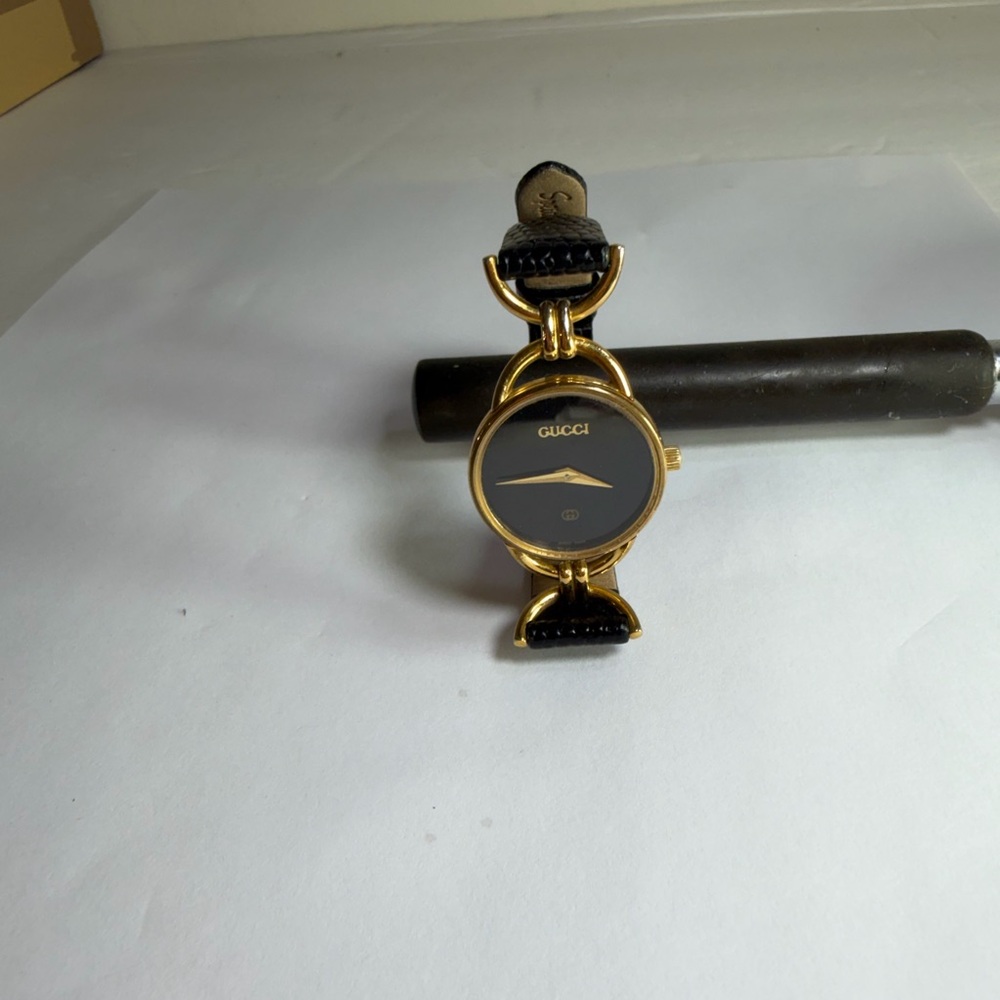 GUCCI VINTAGE 6000L Black & Gold Leather Strap Watch - Picture 10 of 11